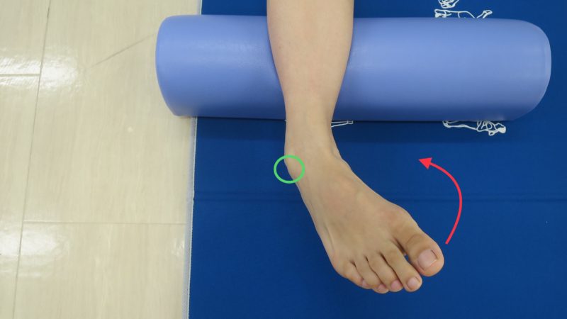足首を捻挫した時するべき固定包帯の巻き方
